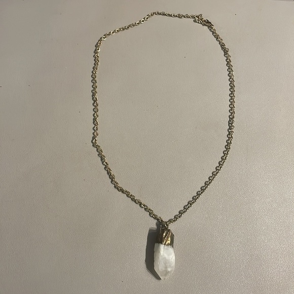 White natural stone pendant necklace - Picture 3 of 16